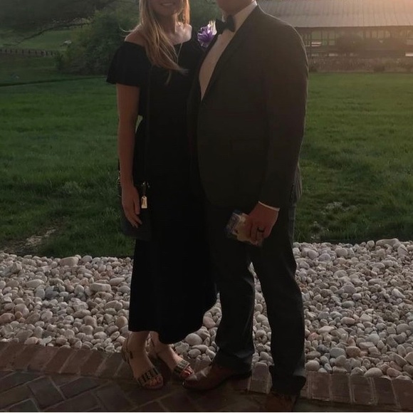 Black midi dress, worn but I. Good condition! Two easy to wear it, elastic waist - Picture 6 of 6